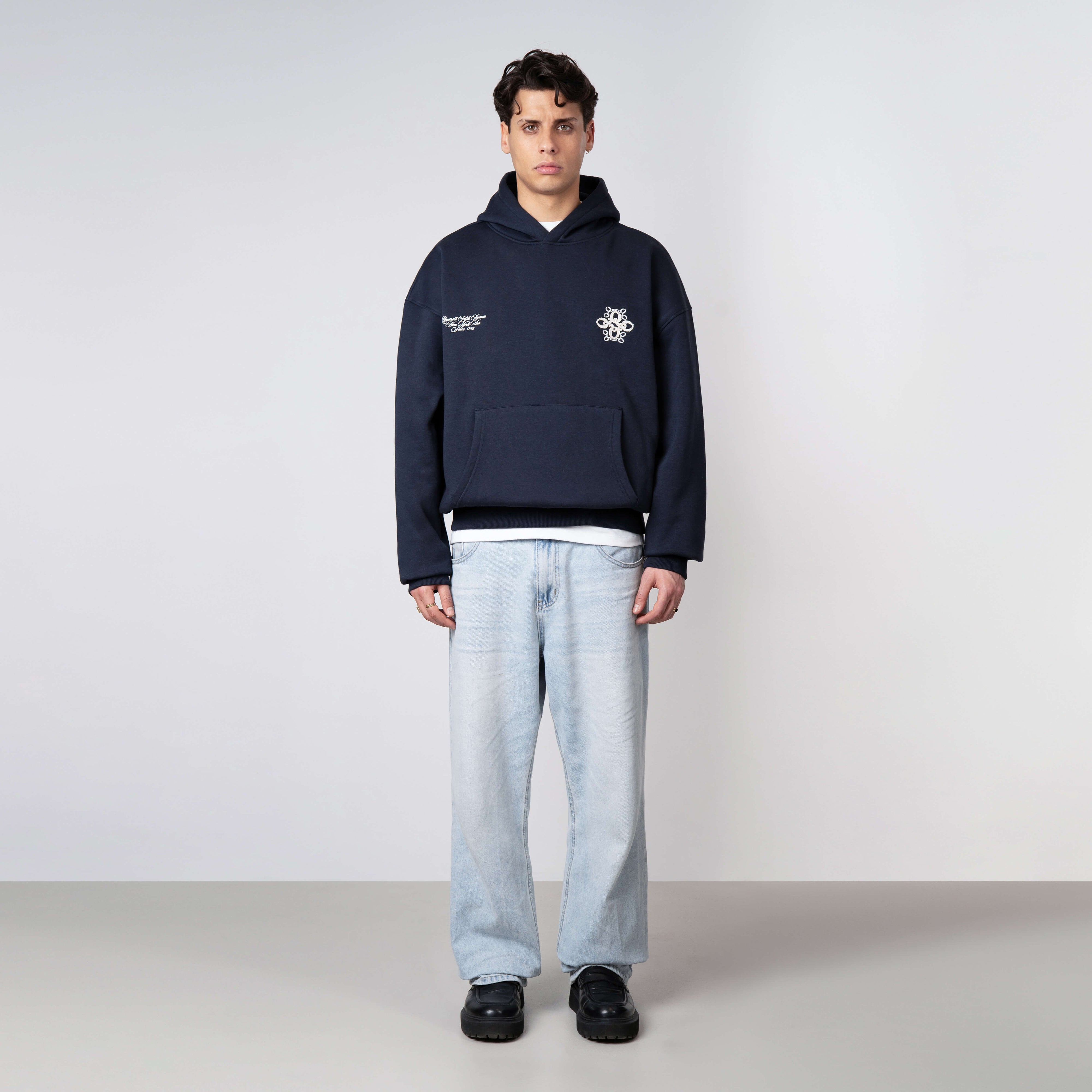 Model is 179 cm, 71 kg, and wears size M
