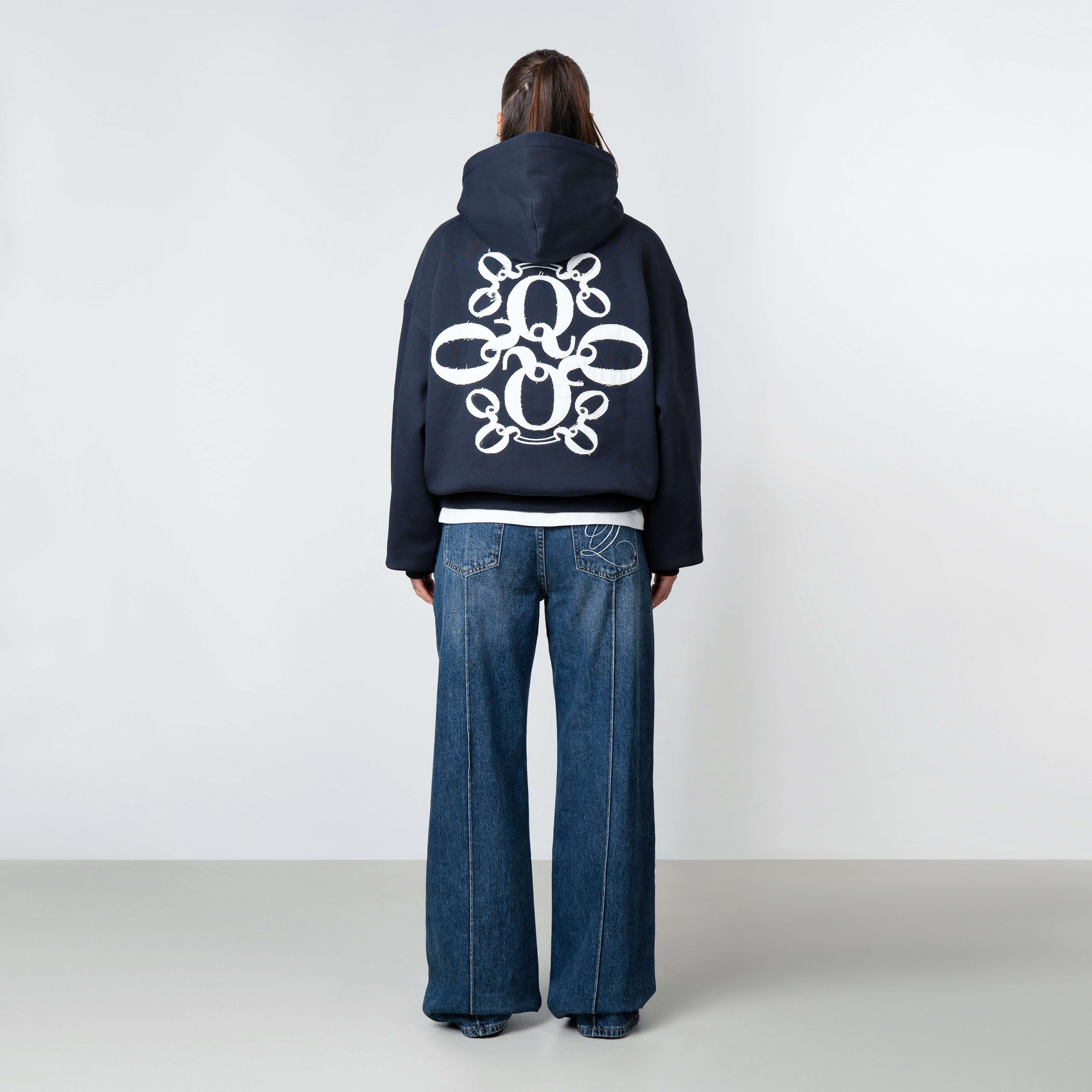 Model is 168 cm and wears size XS

