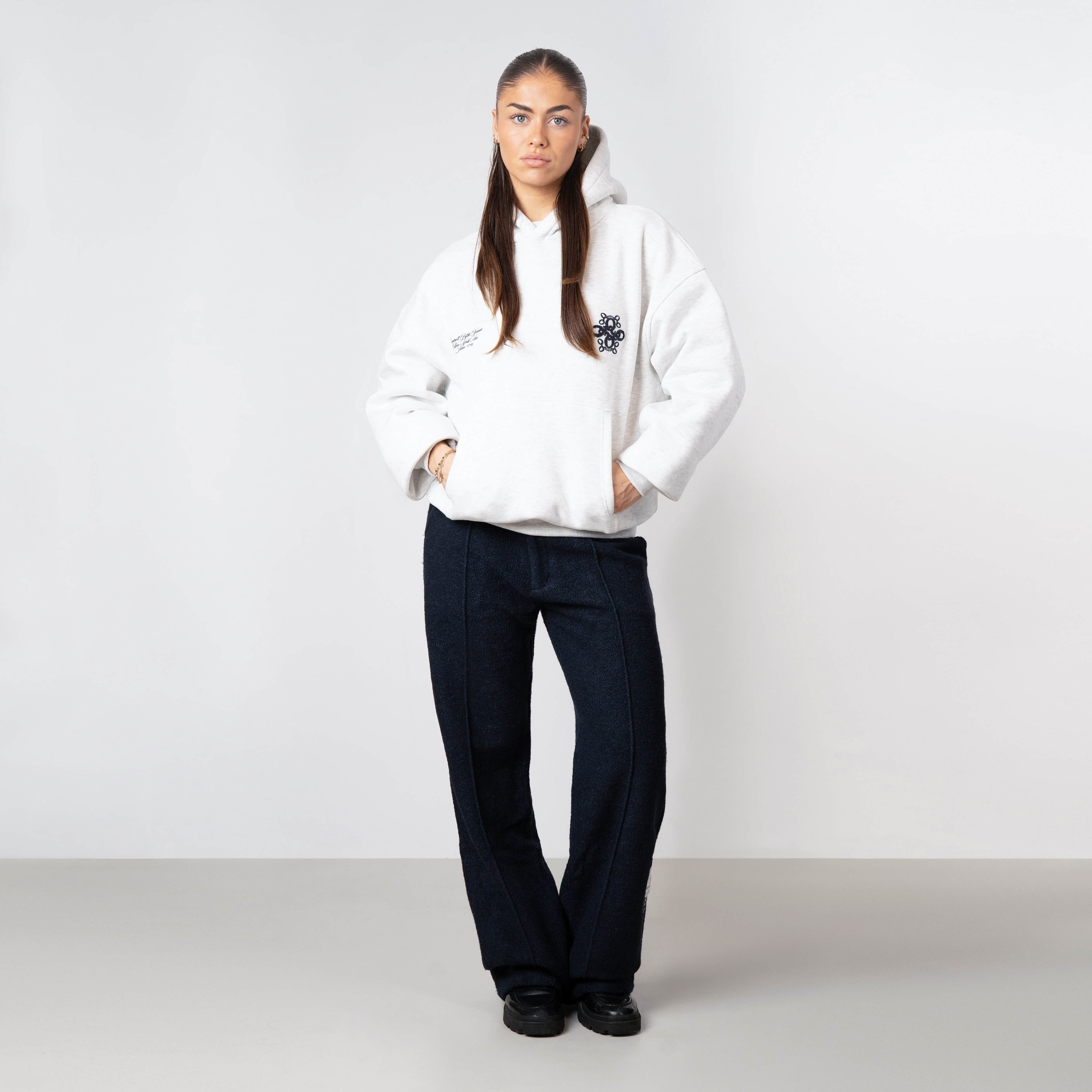 Model is 168 cm and wears size XS
