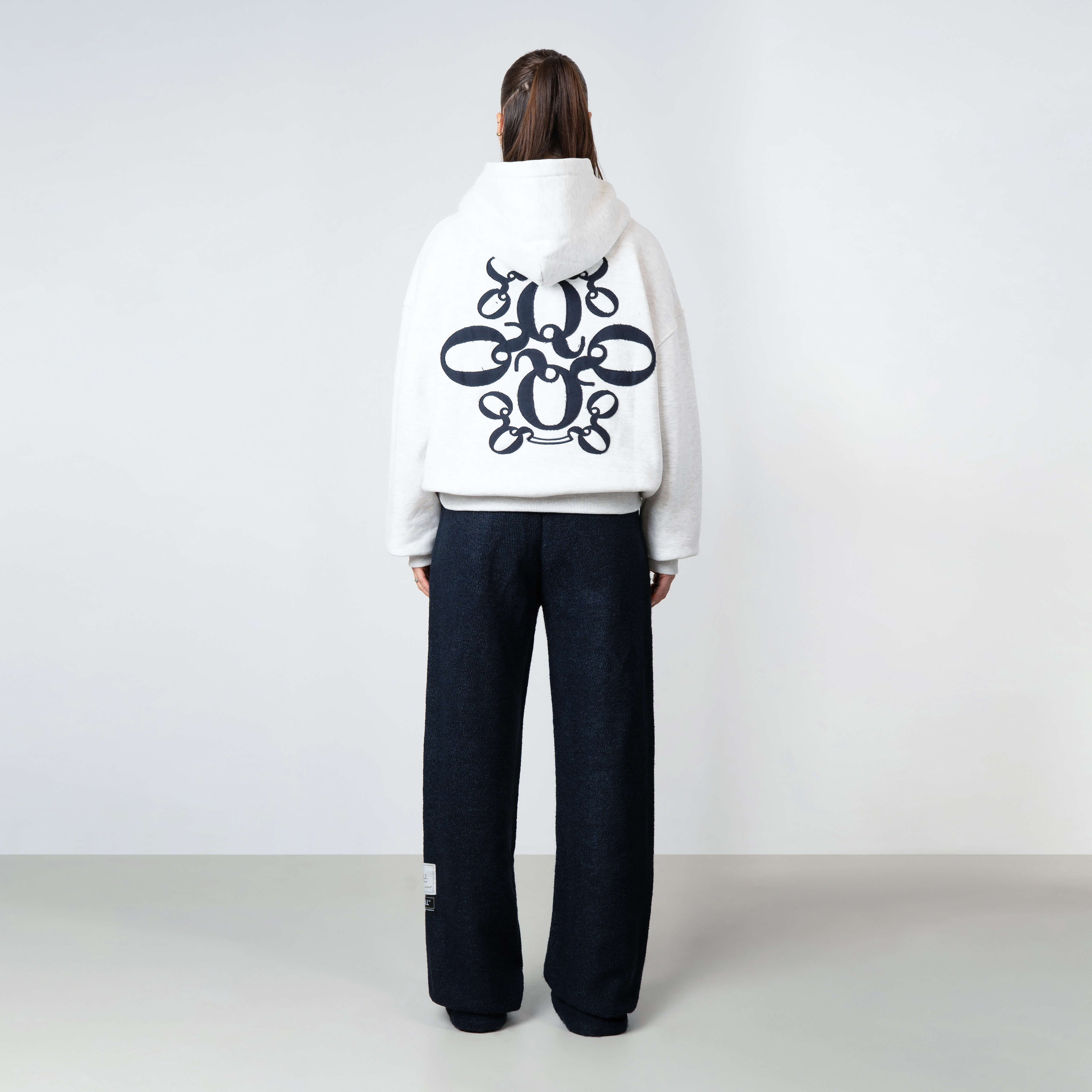 Model is 168 cm and wears size XS
