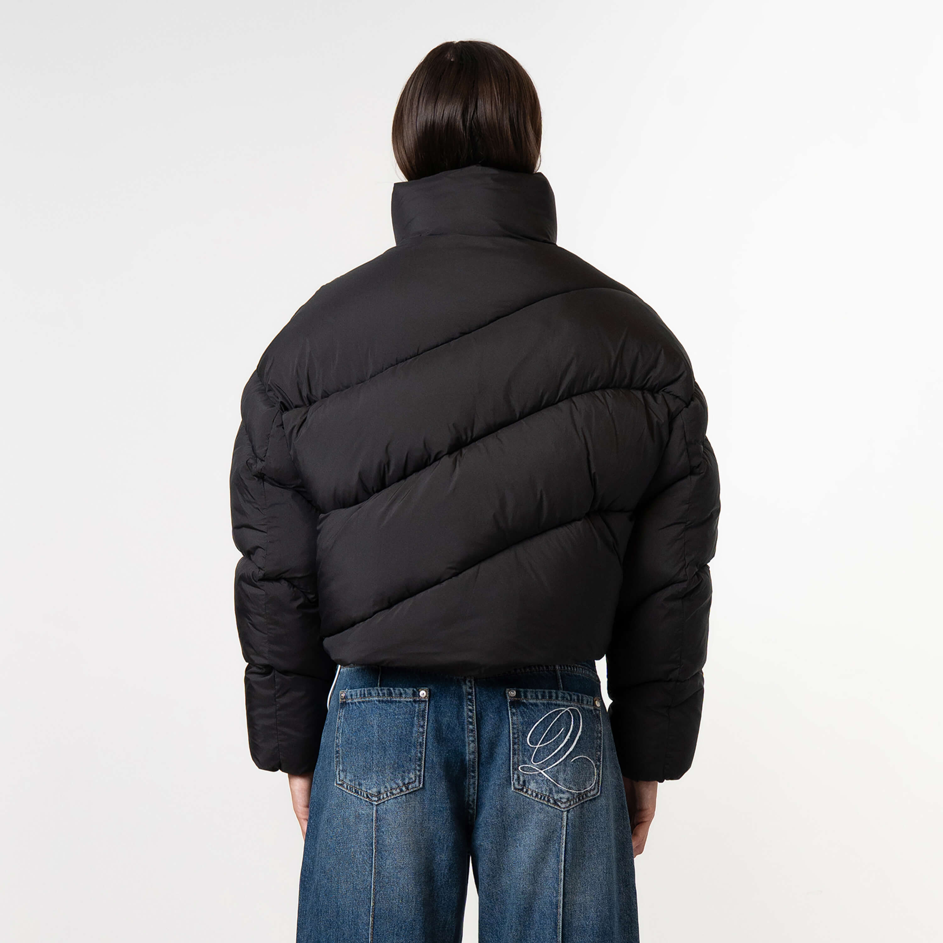 Model is 175 cm and wears size S
