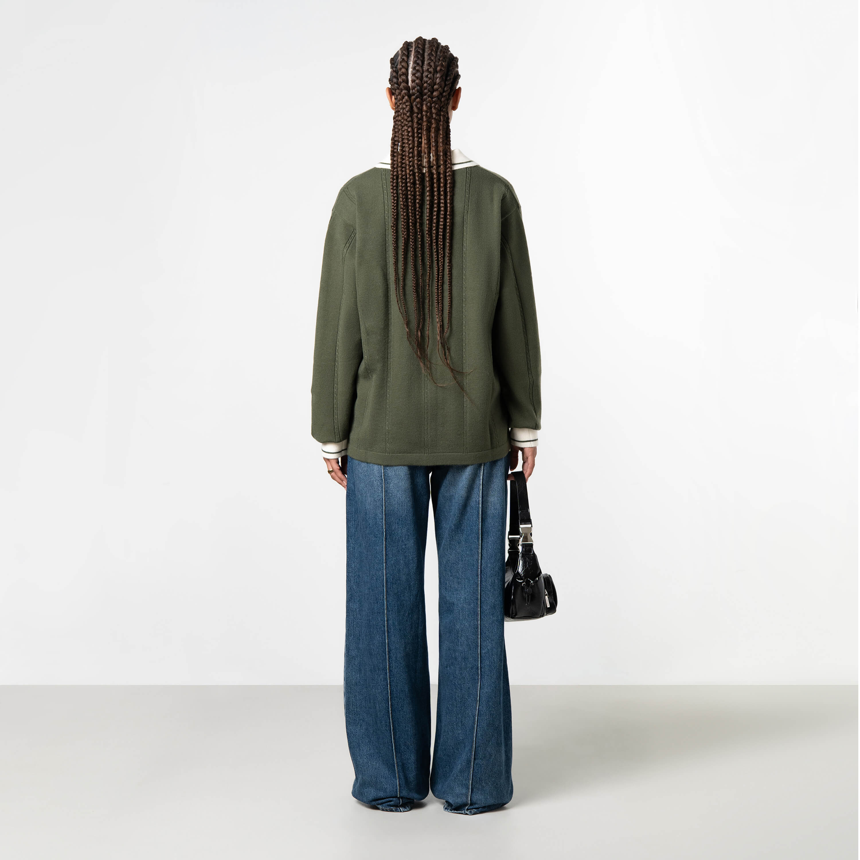 Model is 172 cm and wears size S
