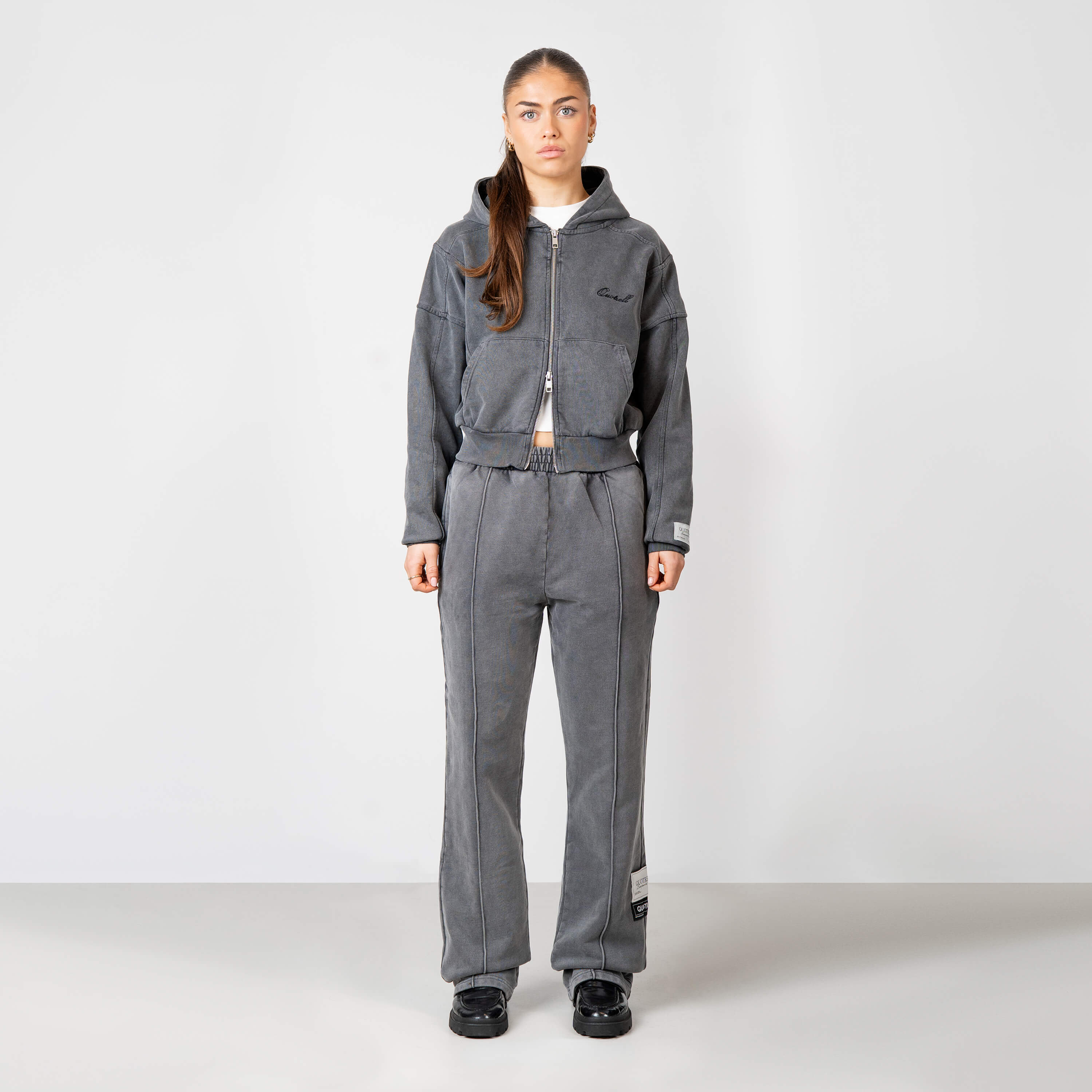 Model is 168 cm and wears size S
