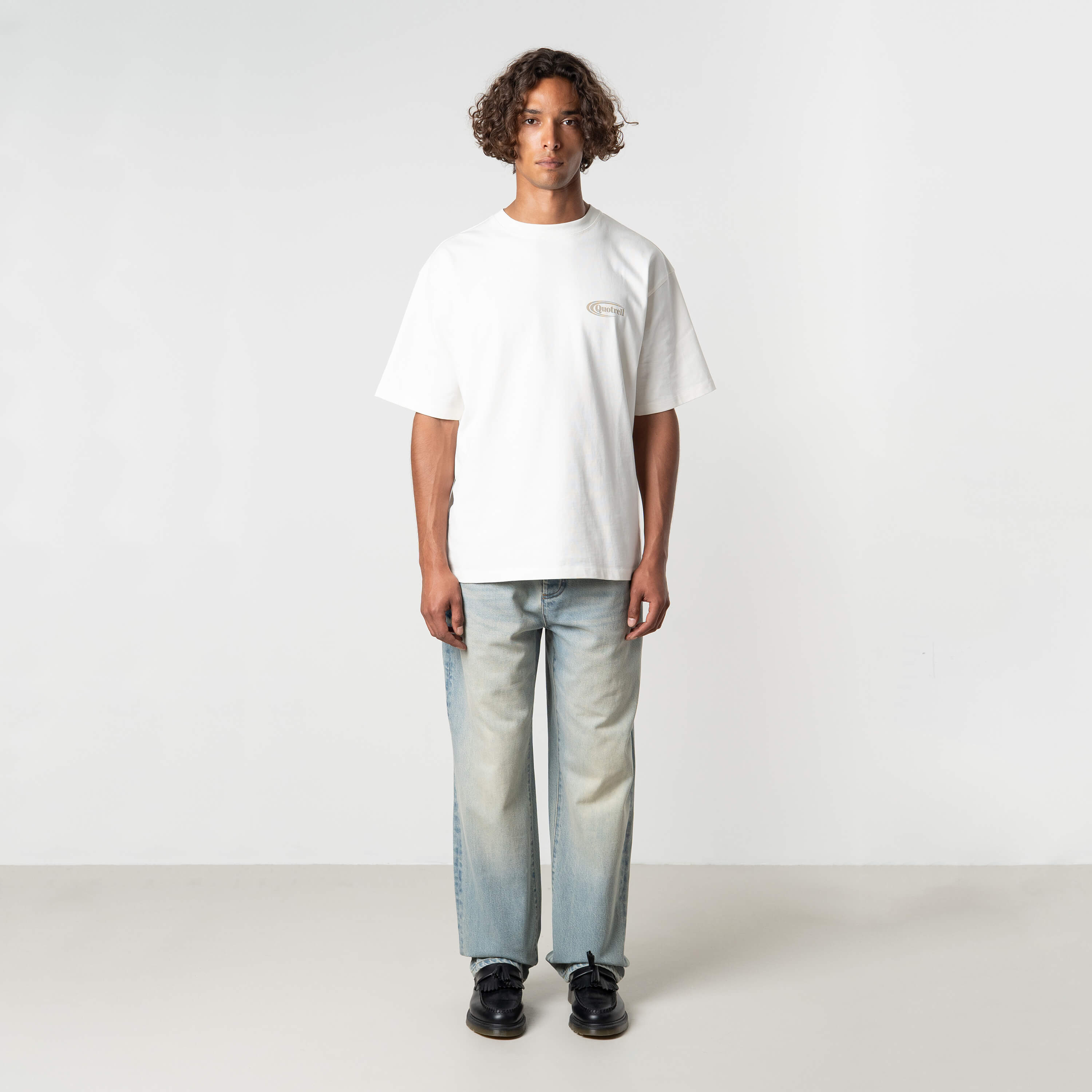 Model is 184 cm, 70 kg, and wears size M
