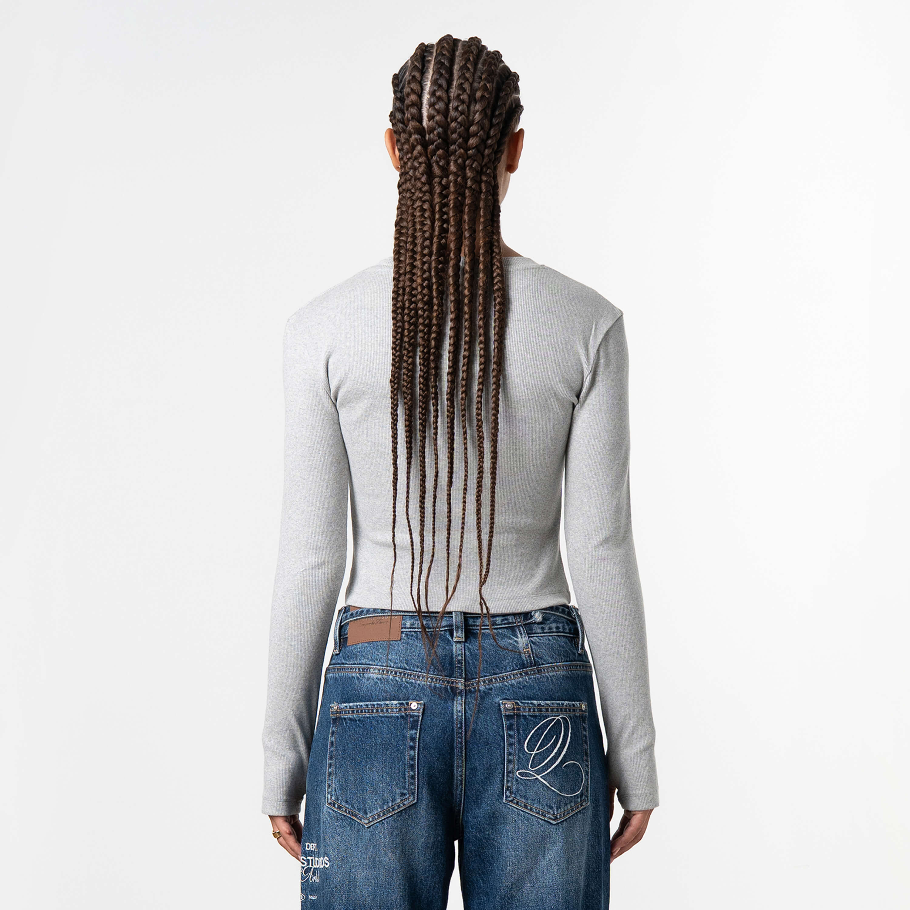 Model is 172 cm and wears size S
