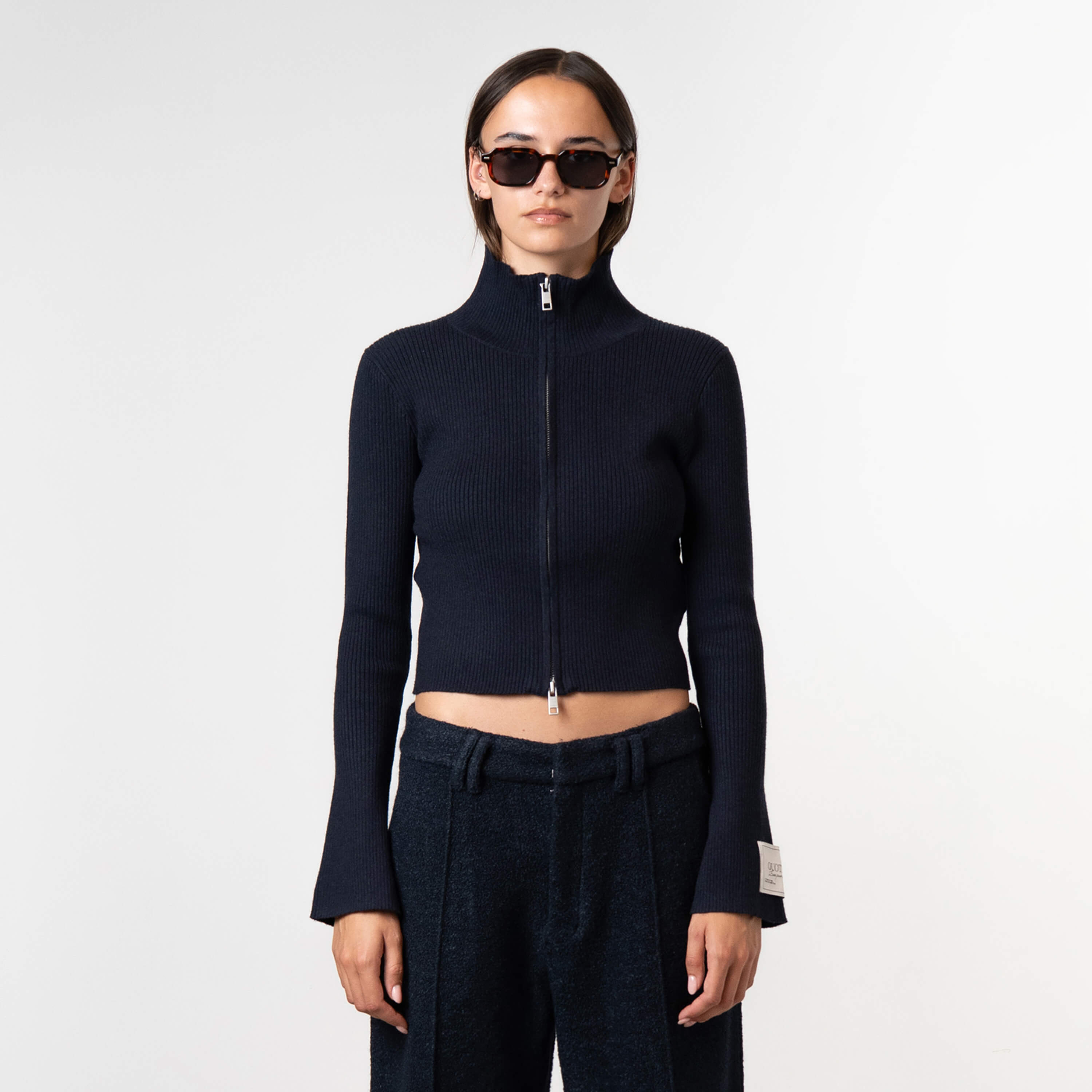 Model is 175 cm and wears size S

