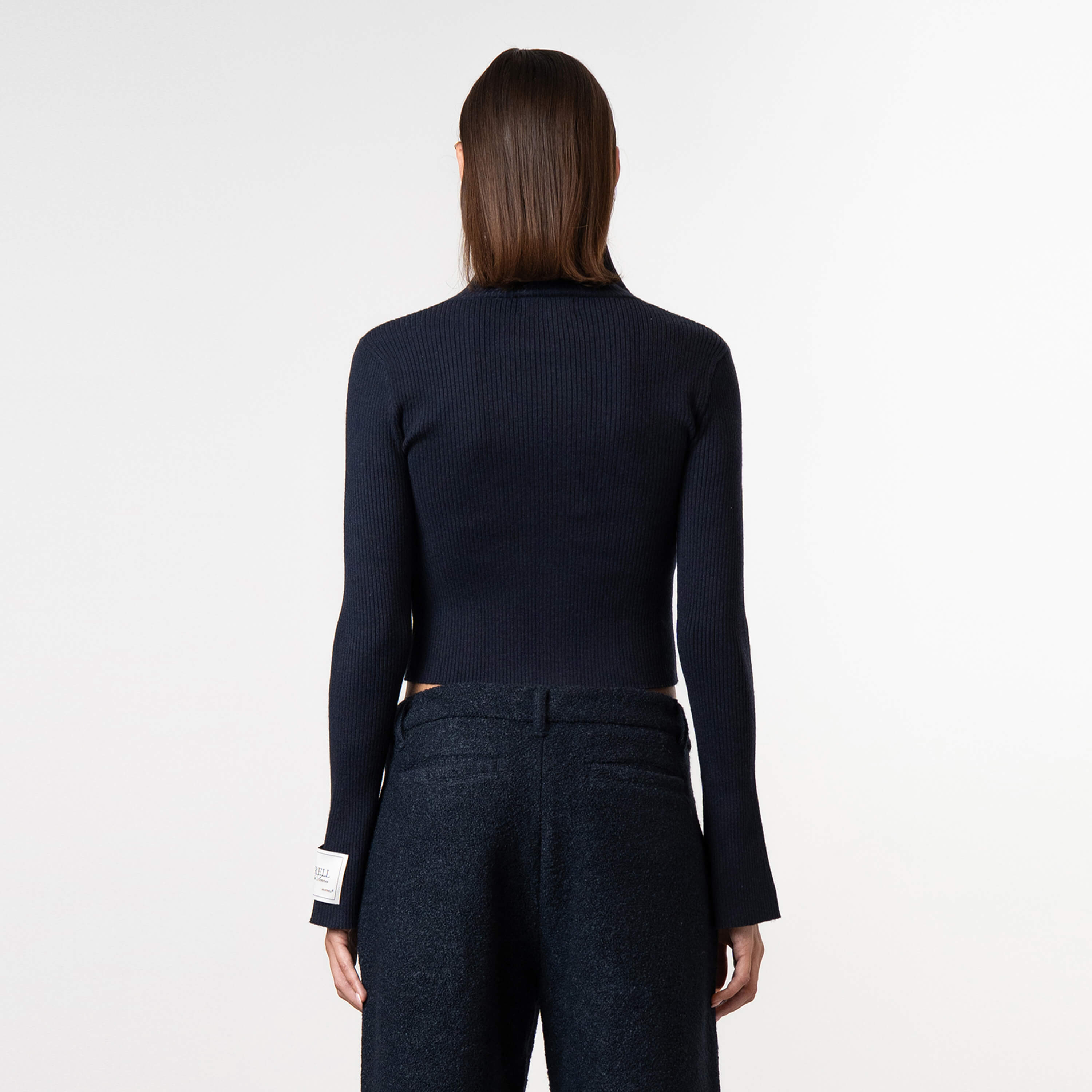 Model is 175 cm and wears size S
