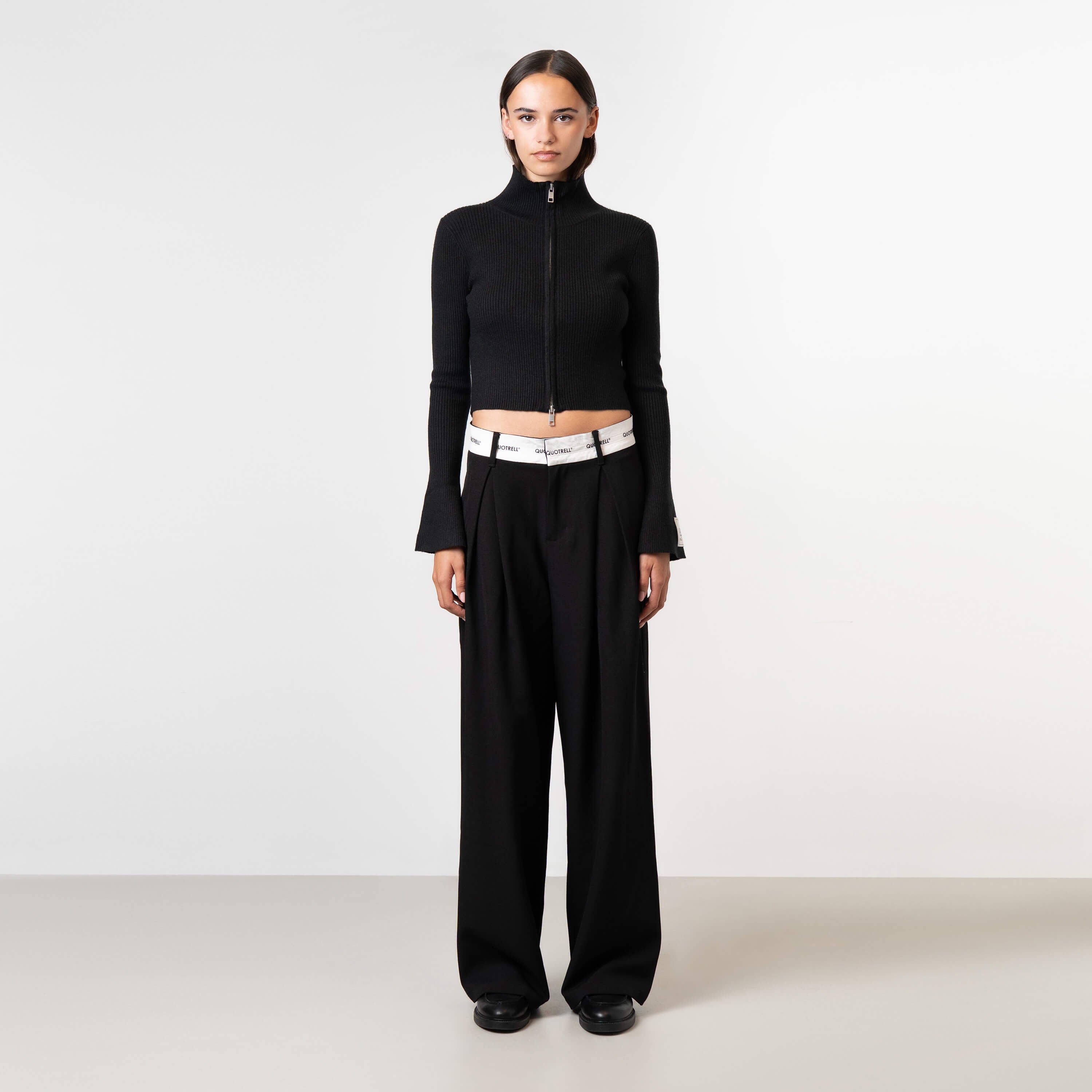 Model is 175 cm and wears size S
